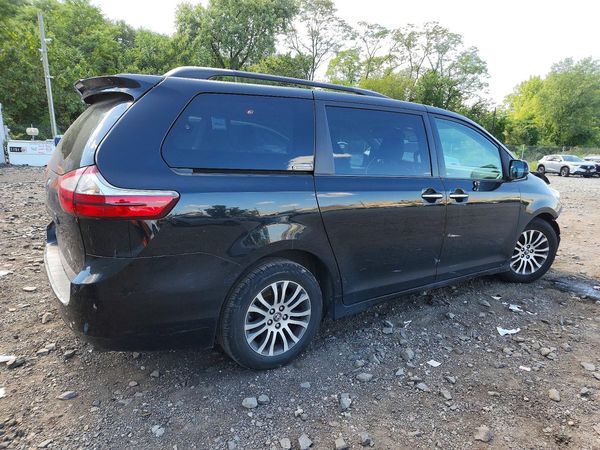 2018 TOYOTA SIENNA