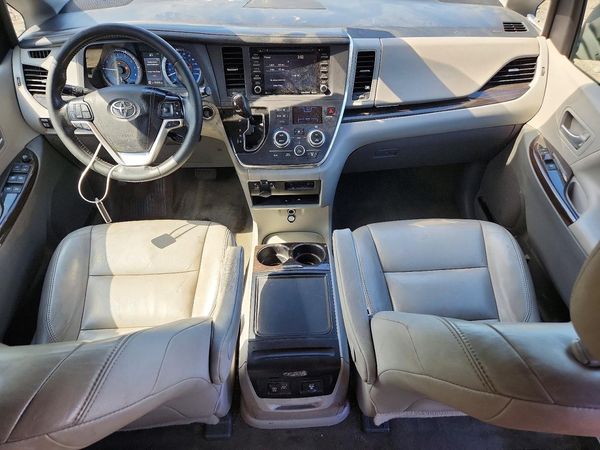 2018 TOYOTA SIENNA