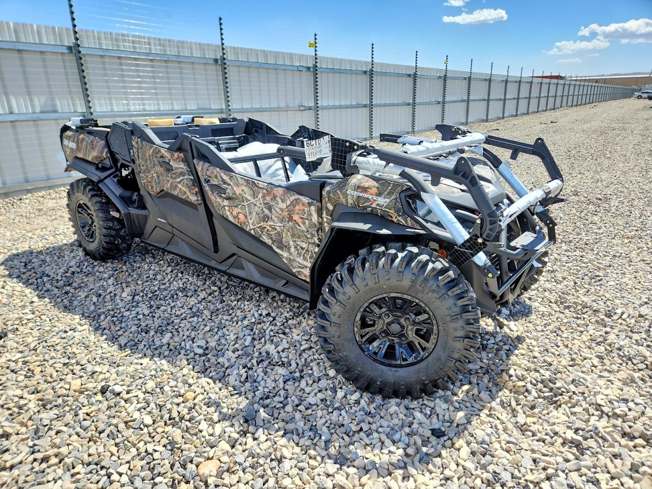 2026 CAN-AM COMMANDER