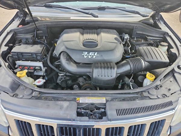 2012 JEEP CHEROKEE Laredo — Engine bay