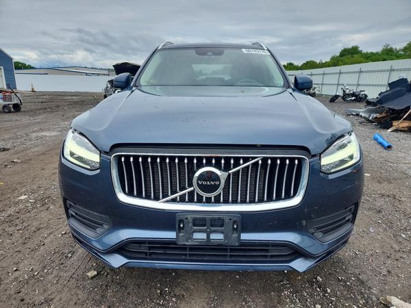 2020 VOLVO XC90 Momentum