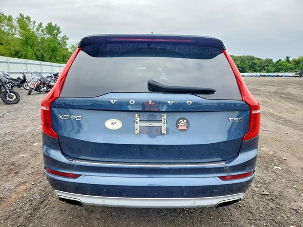 2020 VOLVO XC90 Momentum
