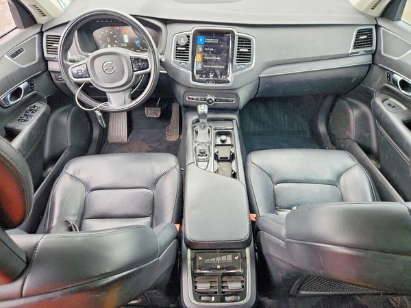 2020 VOLVO XC90 Momentum