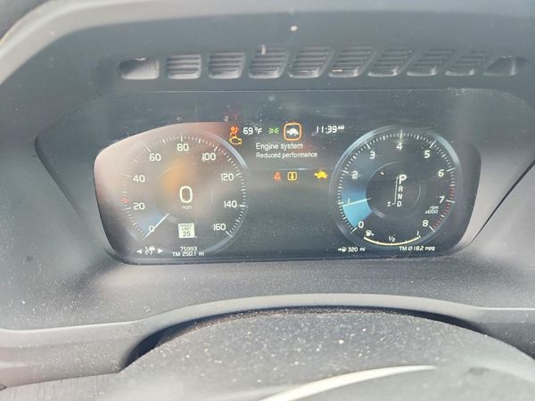 2020 VOLVO XC90 Momentum