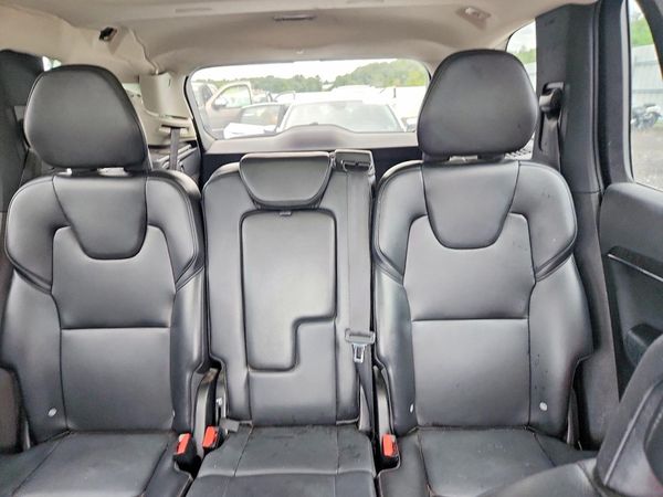 2020 VOLVO XC90 Momentum