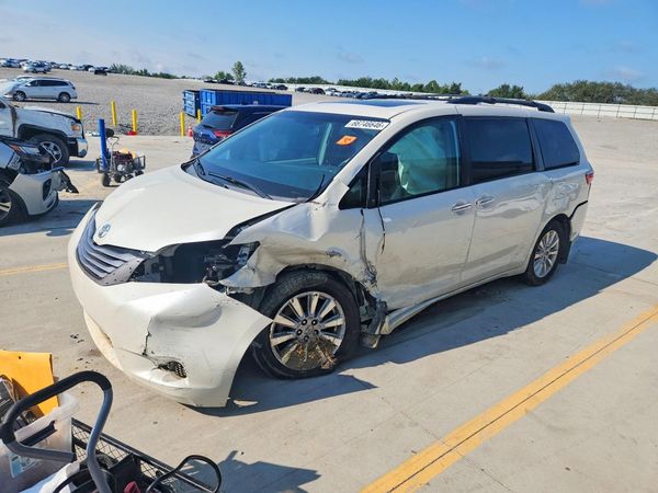 2017 TOYOTA SIENNA