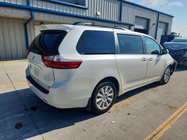 2017 TOYOTA SIENNA
