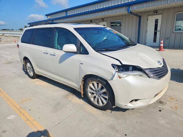 2017 TOYOTA SIENNA
