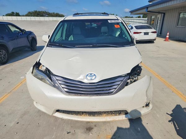 2017 TOYOTA SIENNA
