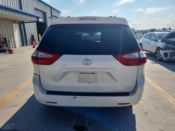 2017 TOYOTA SIENNA
