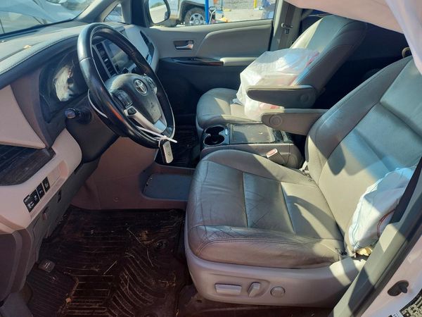 2017 TOYOTA SIENNA