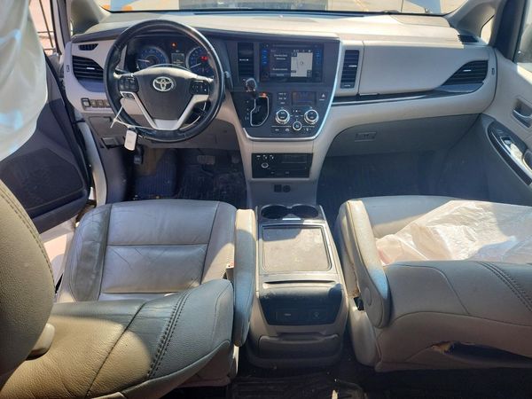2017 TOYOTA SIENNA
