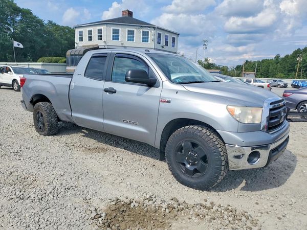 2013 TOYOTA TUNDRA SR5 — Passenger 3/4
