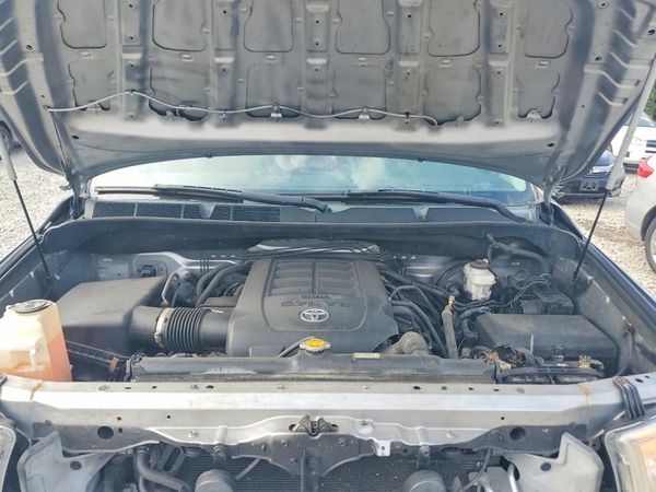 2013 TOYOTA TUNDRA SR5 — Engine bay