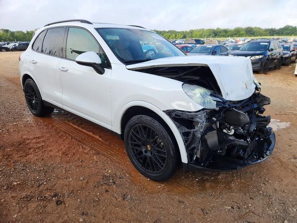 2016 PORSCHE CAYENNE