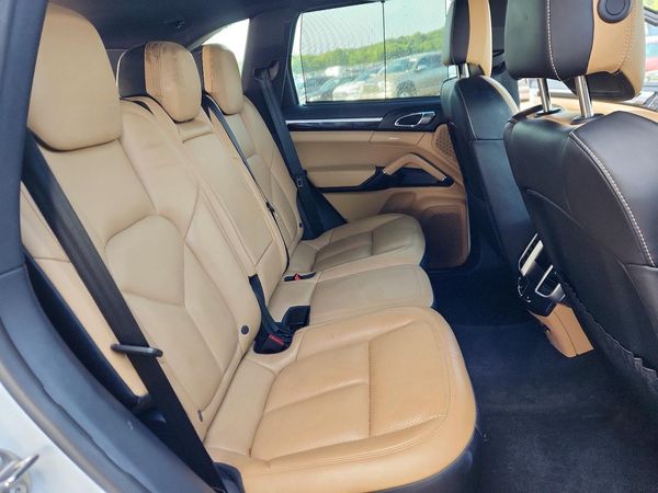 2016 PORSCHE CAYENNE