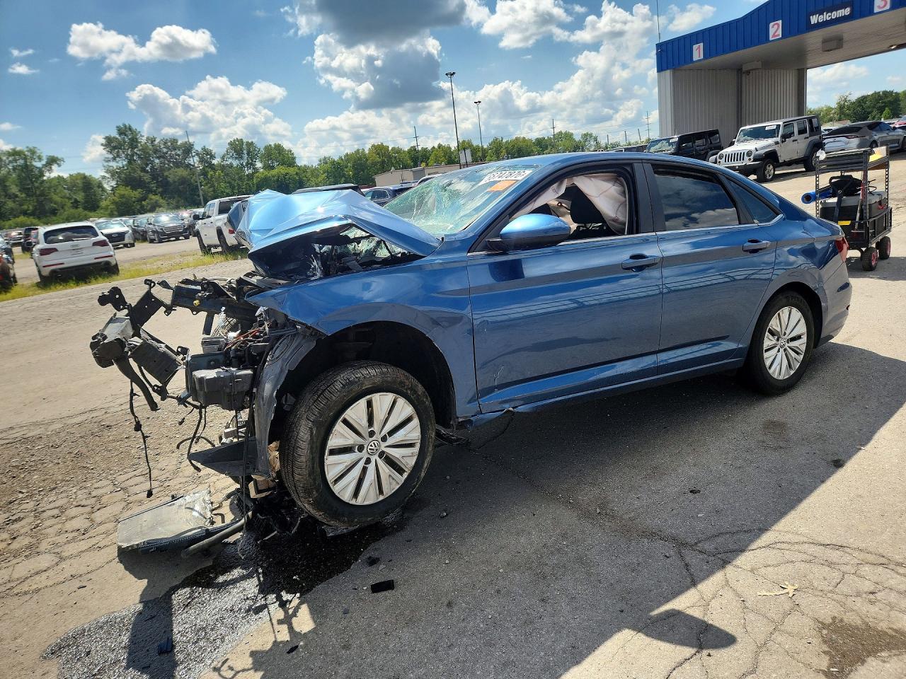 2020 VOLKSWAGEN JETTA S, SE, R-Line — Front 3/4