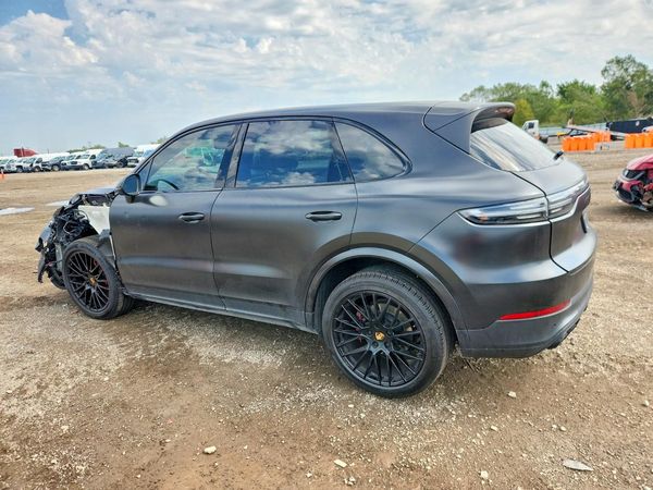 2020 PORSCHE CAYENNE