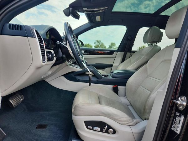 2020 PORSCHE CAYENNE