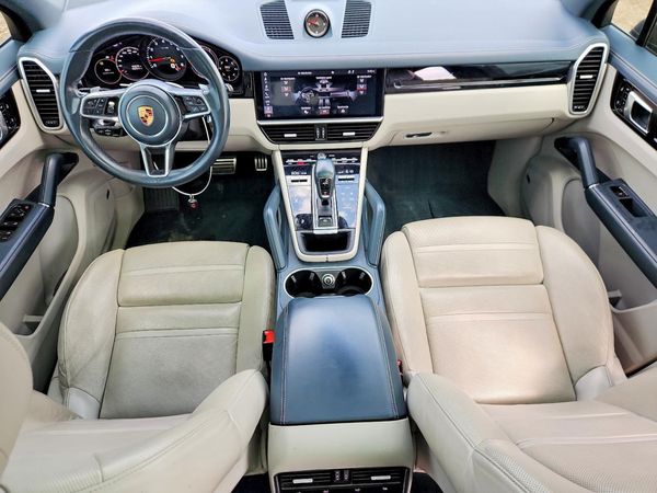 2020 PORSCHE CAYENNE