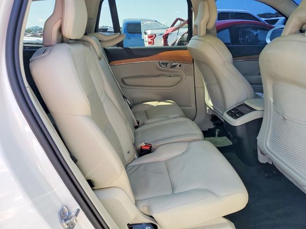 2021 VOLVO XC90