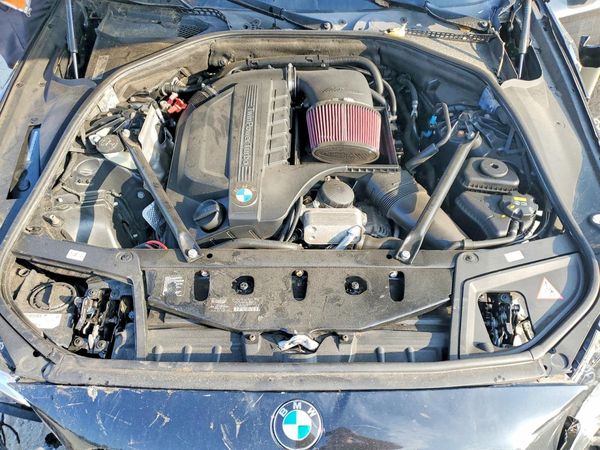 2015 BMW 5 SERIES xDrive — Engine bay