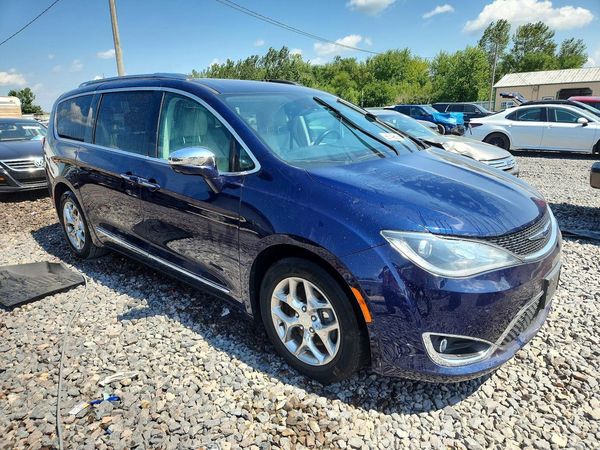 2019 CHRYSLER PACIFICA Limited — Passenger 3/4