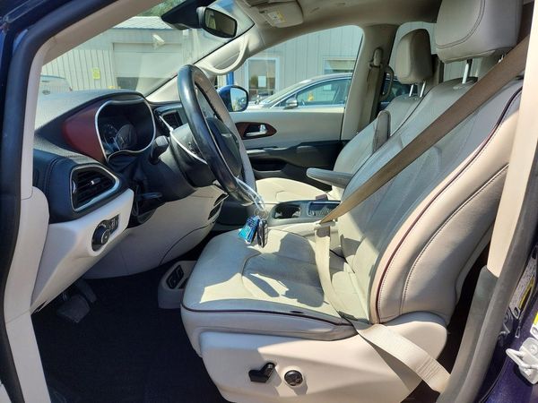 2019 CHRYSLER PACIFICA Limited — DENT