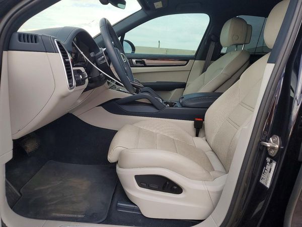 2022 PORSCHE CAYENNE