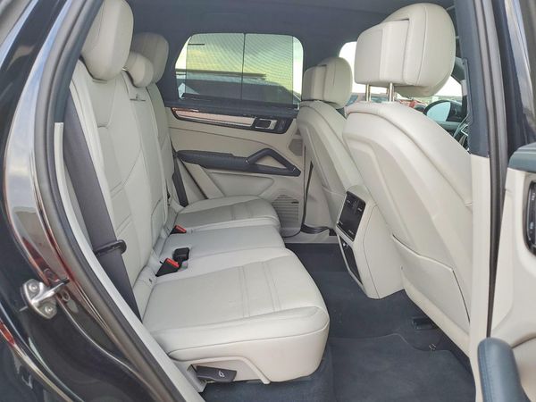 2022 PORSCHE CAYENNE