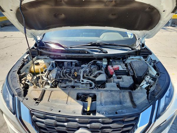 2021 NISSAN ROGUE SV — Engine bay