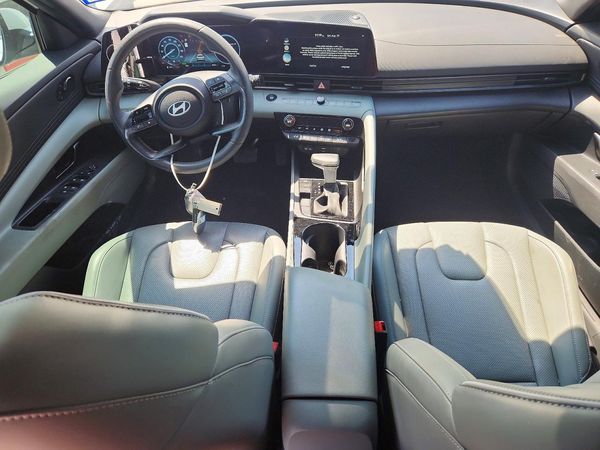 2025 HYUNDAI ELANTRA
