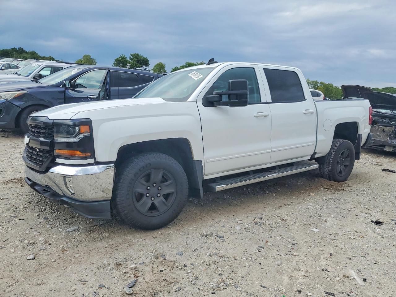 2018 CHEVROLET SILVERADO LT — Front 3/4