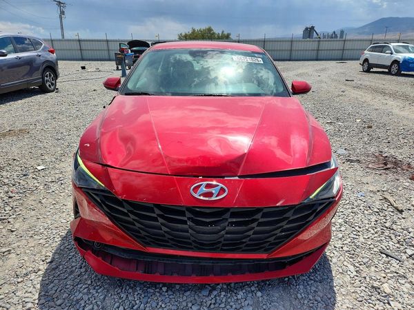 2022 HYUNDAI ELANTRA SE