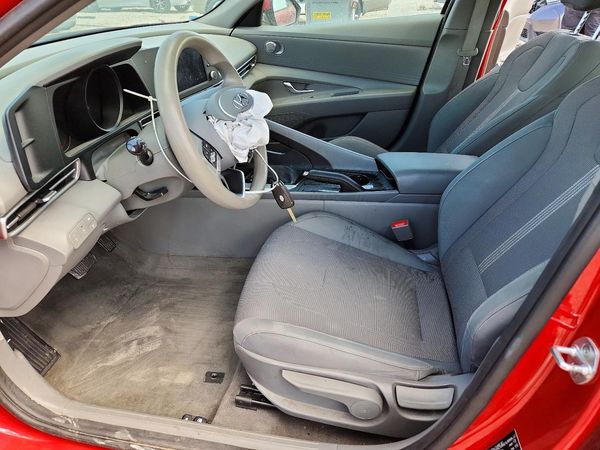 2022 HYUNDAI ELANTRA SE