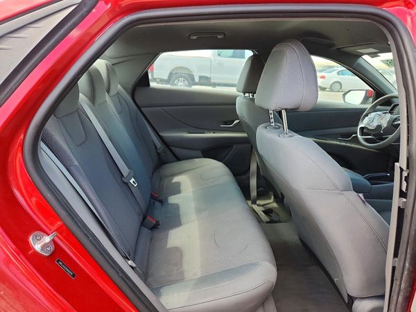 2022 HYUNDAI ELANTRA SE