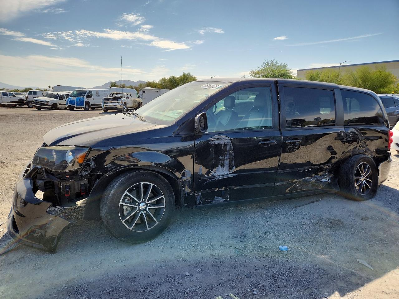 2015 DODGE CARAVAN SXT — Front 3/4