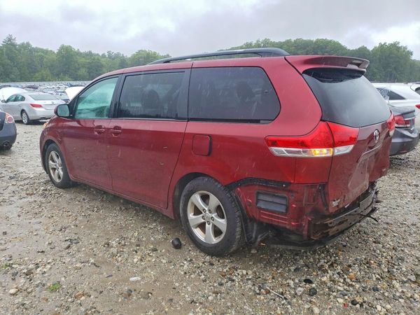 2013 TOYOTA SIENNA