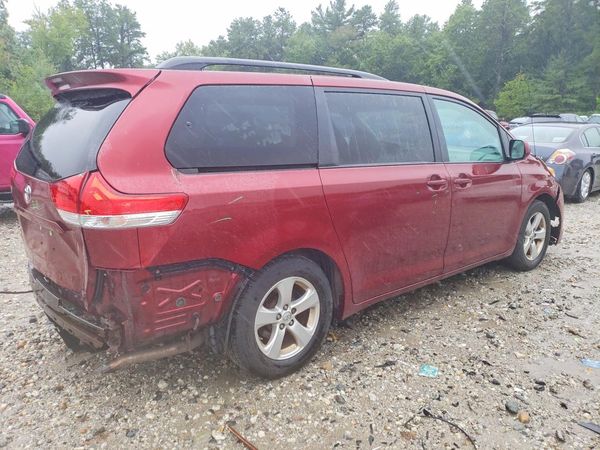 2013 TOYOTA SIENNA
