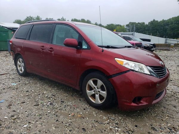 2013 TOYOTA SIENNA