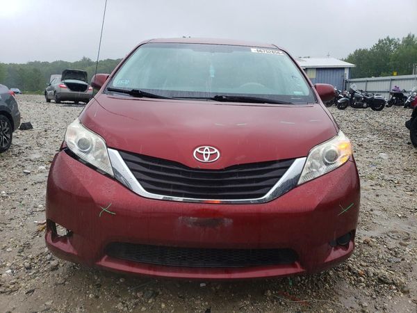 2013 TOYOTA SIENNA