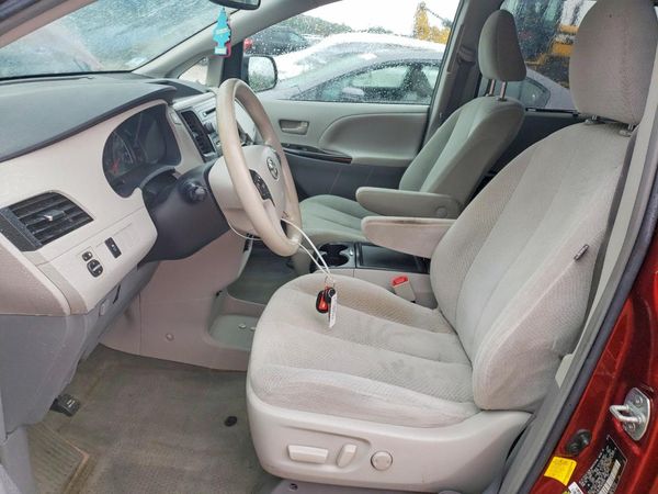 2013 TOYOTA SIENNA