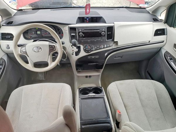 2013 TOYOTA SIENNA
