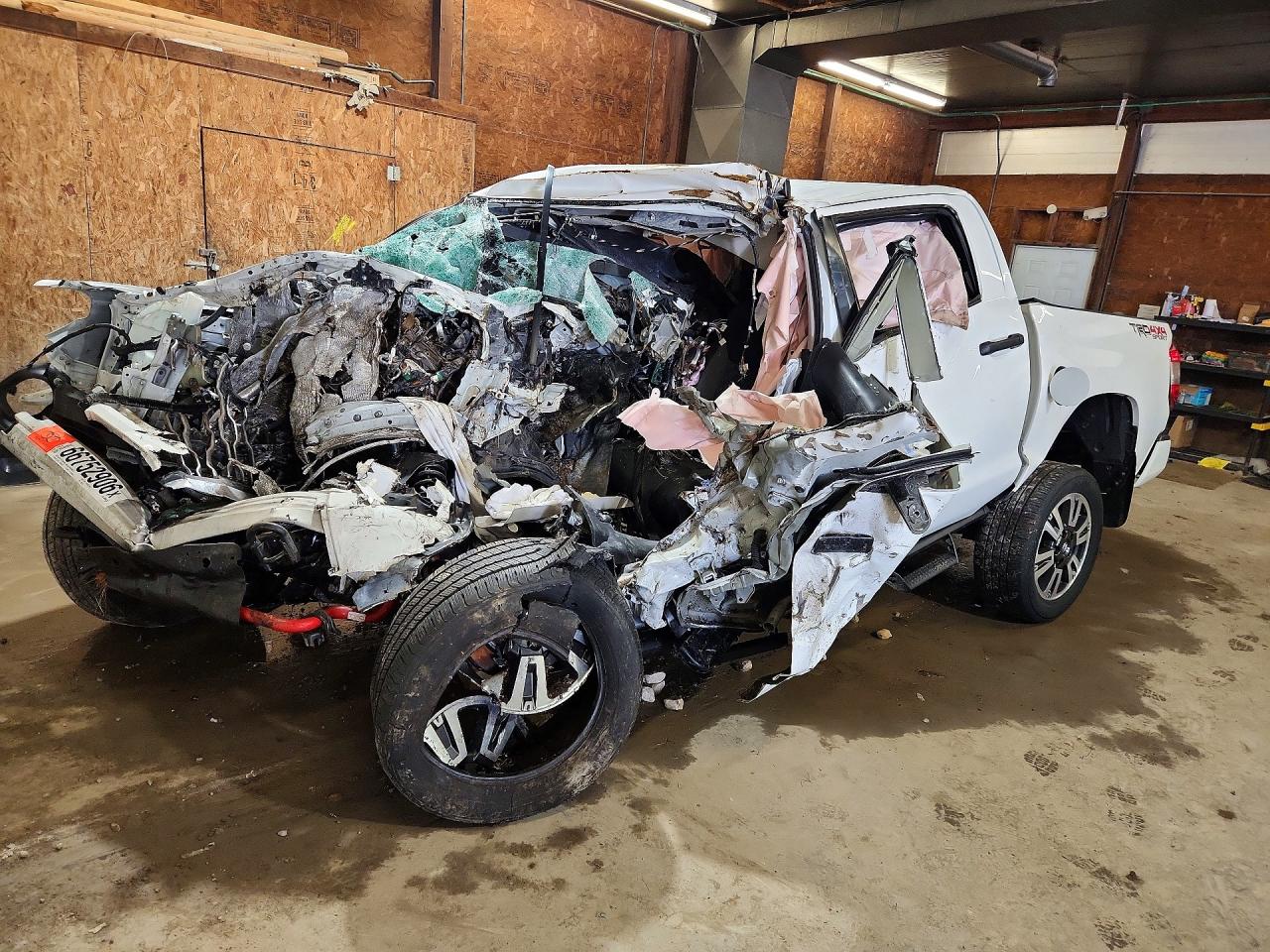 2020 TOYOTA TUNDRA SR5 Grade — Front 3/4