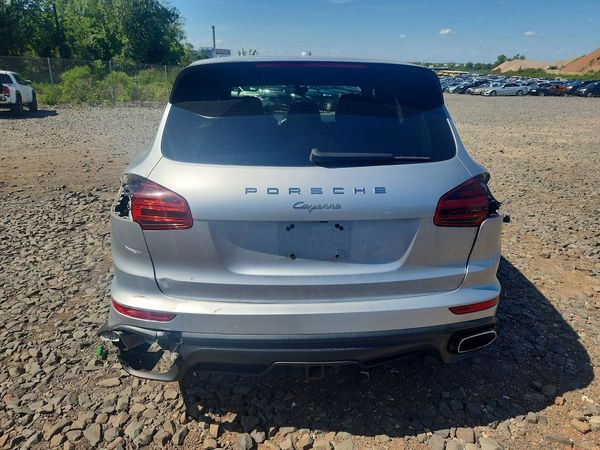 2016 PORSCHE CAYENNE