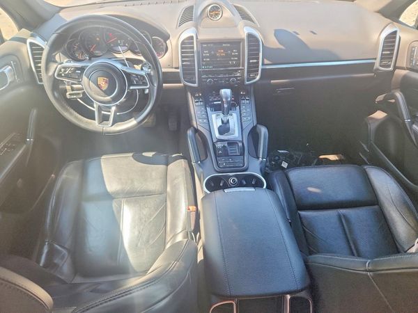 2016 PORSCHE CAYENNE