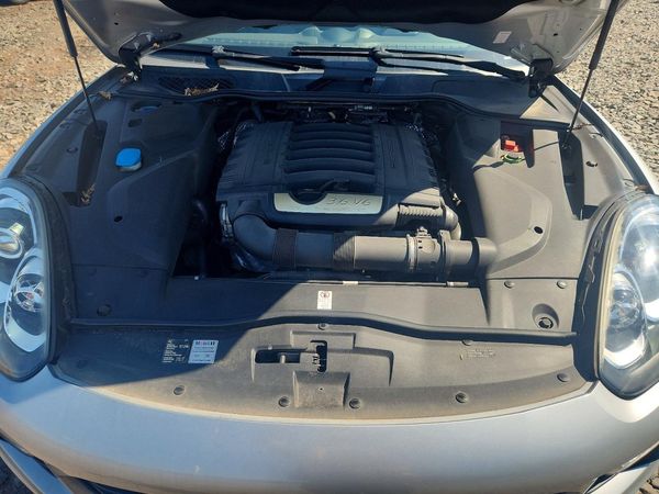 2016 PORSCHE CAYENNE