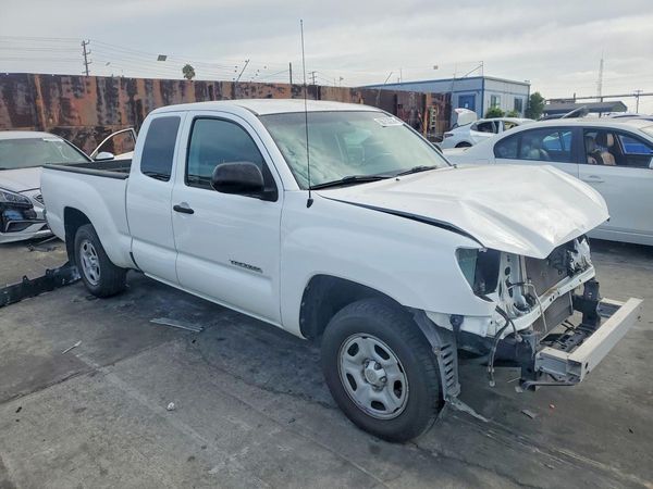 2015 TOYOTA TACOMA Delux Grade