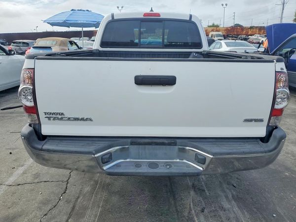 2015 TOYOTA TACOMA Delux Grade