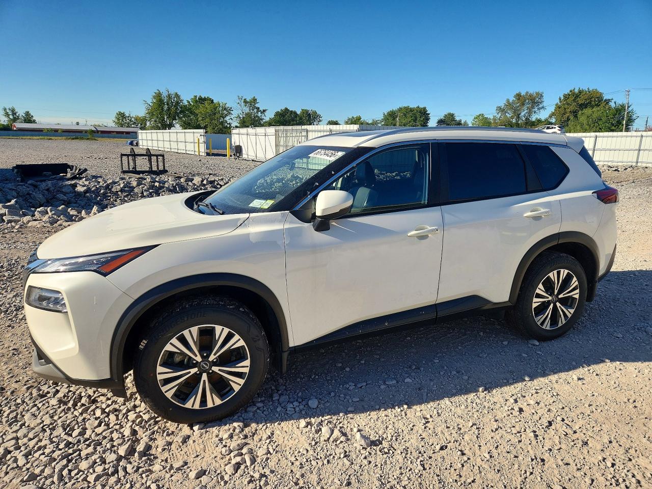 2022 NISSAN ROGUE SV — Front 3/4